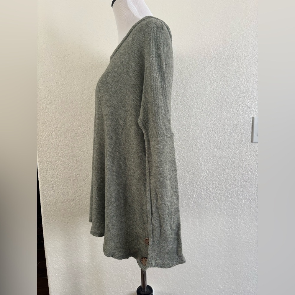 7th Ray Gray Knit Button Side Sweater - Size Large - Picture 7 of 9